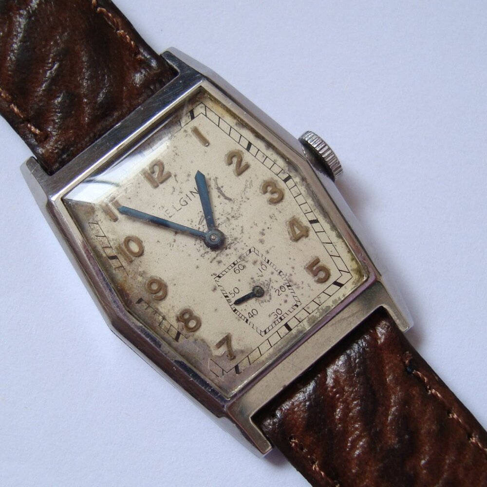 VINTAGE WIND UP ELGIN ,RUN GREAT